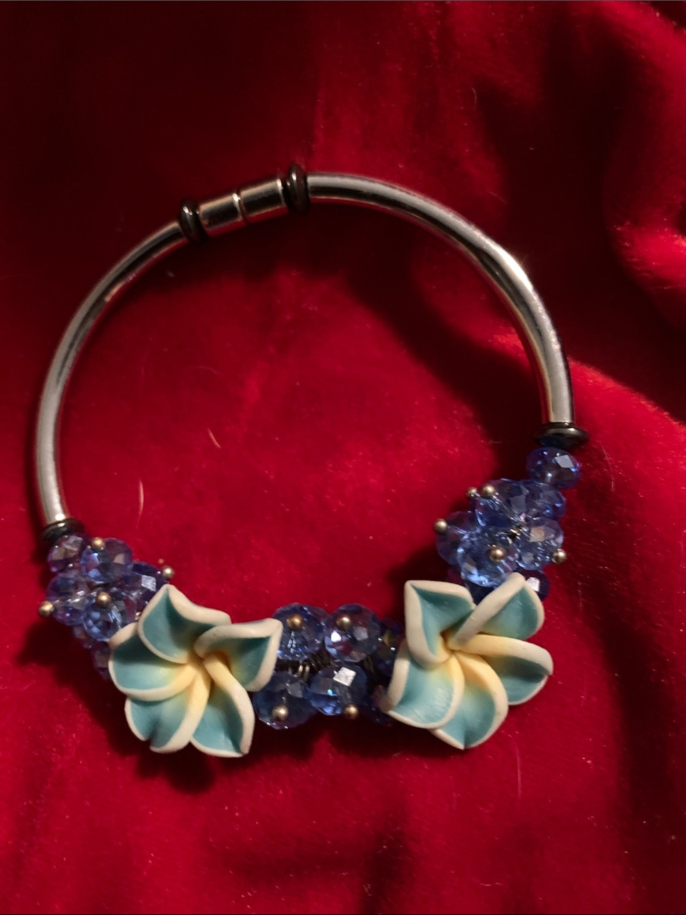 Blue Floral Bead Bracelet with faceted crystal bead Accents